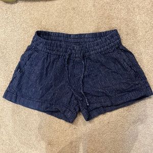 Old navy linen shorts. Size xs